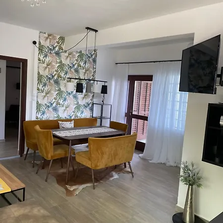 Dea Solis Apartment *